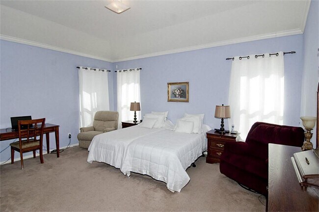 Building Photo - 6450 Applewood Forest Dr