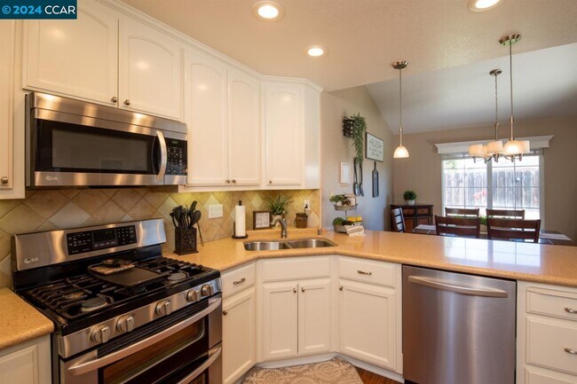 Building Photo - 1731 Brookside Dr