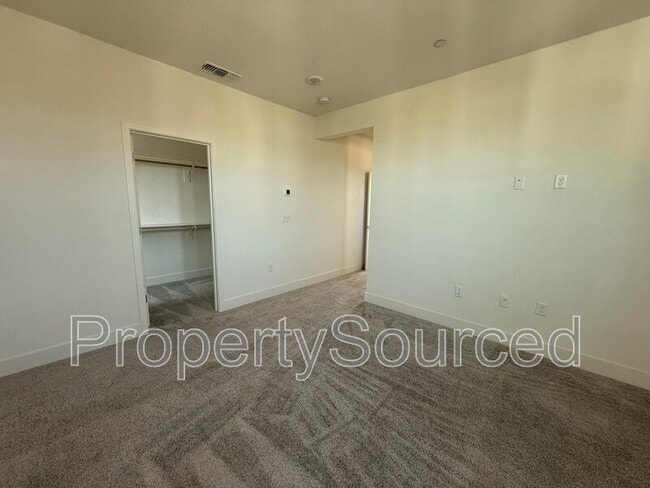 Building Photo - 2044 Daimler St
