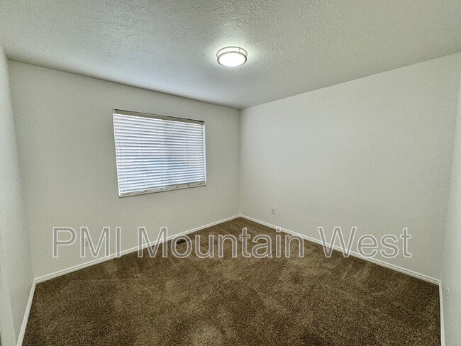 Building Photo - 49 S 200 W