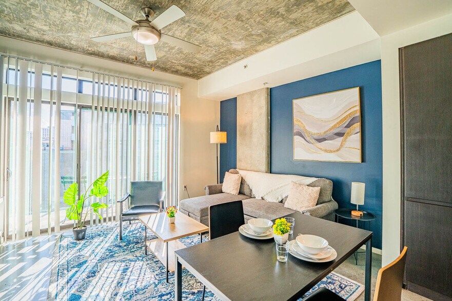 Building Photo - 333 E Roosevelt St