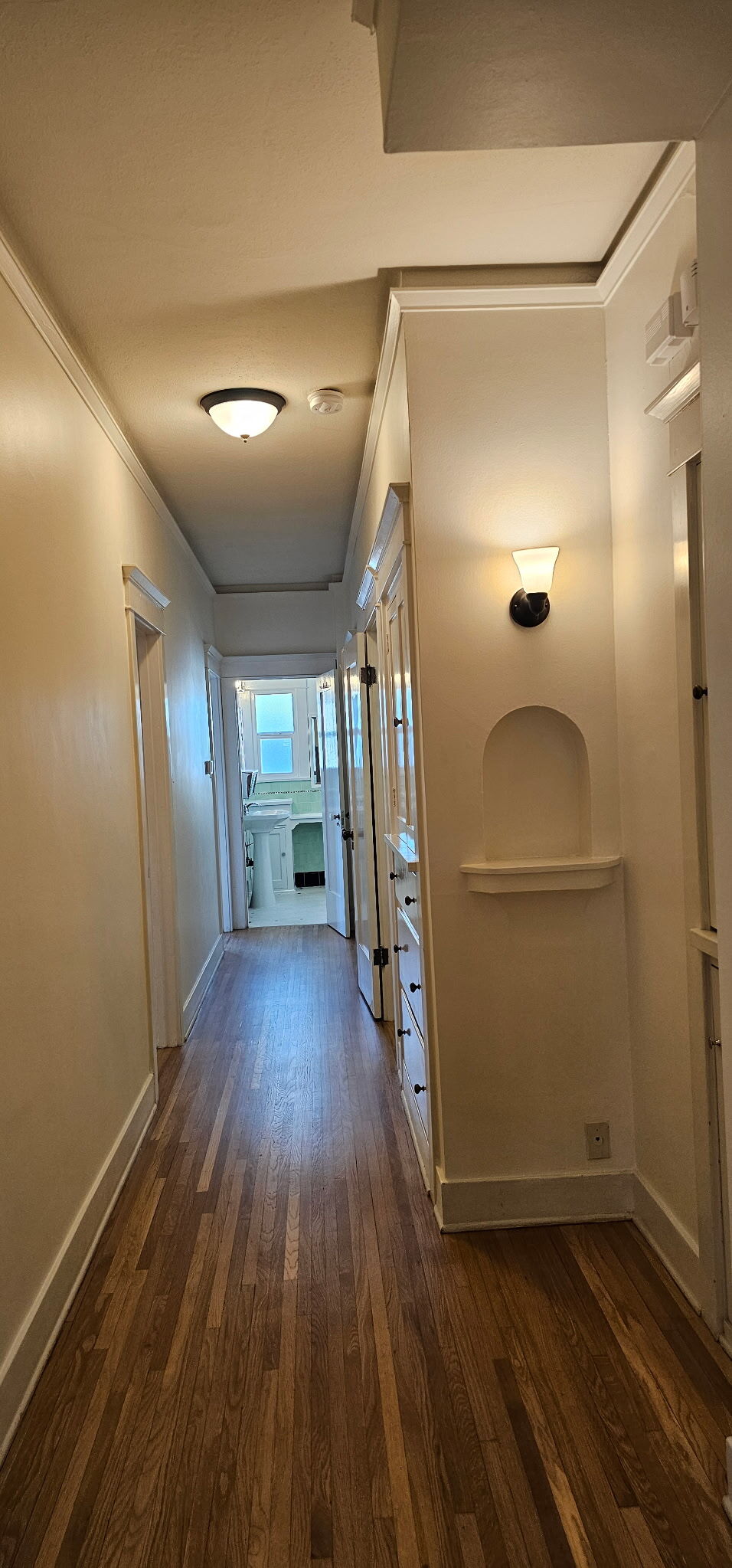 Hallway - 218 1/2 N Kenmore Ave
