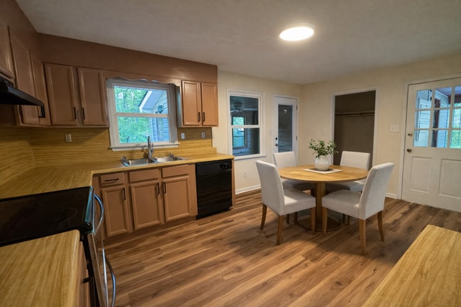 Building Photo - Well Maintained 3 Bedroom 2 Bath on a Private 1 Acre Lot