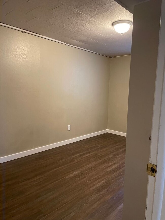 Building Photo - STUDENTS WELCOME! 5 Bedroom 3 Bathroom Single Family Home West Fort Collins