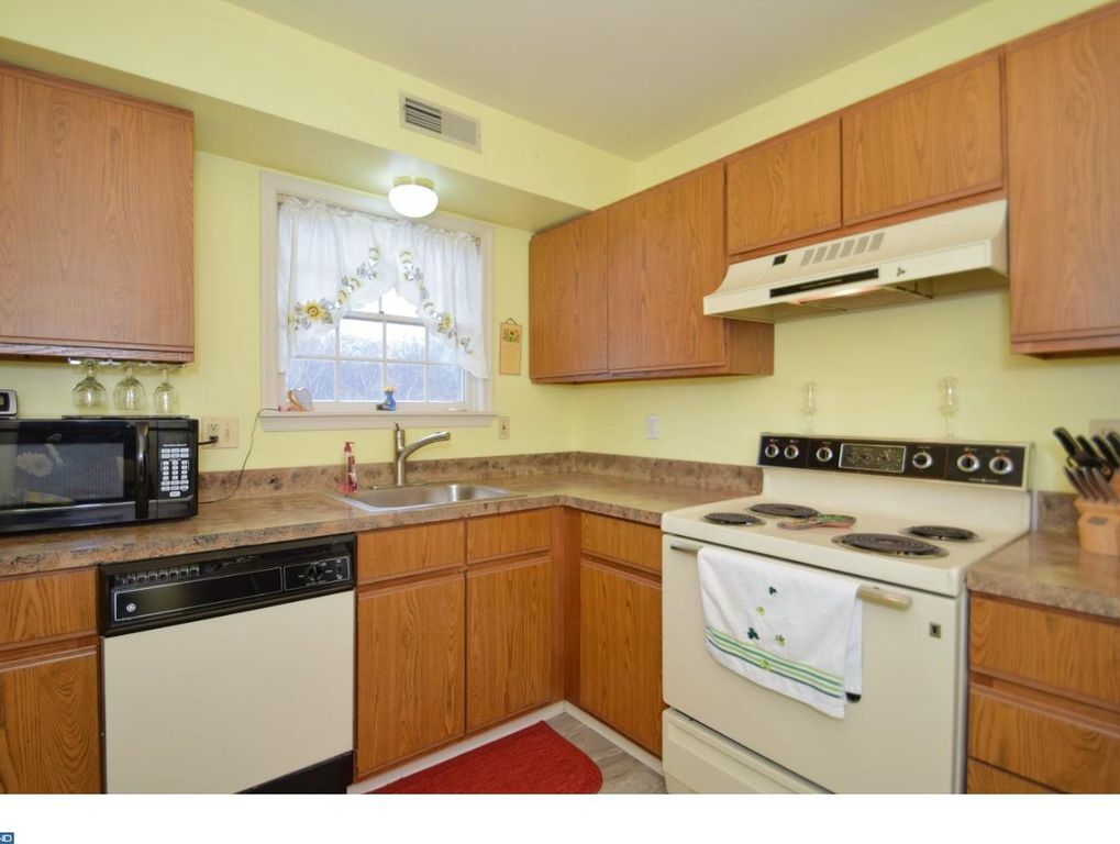 Building Photo - 620 Manatawny St