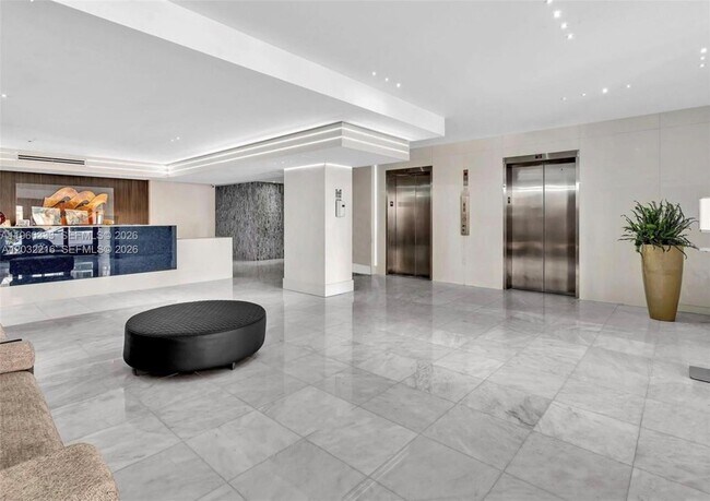 Building Photo - 6423 Collins Ave
