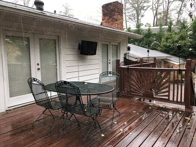 Building Photo - 2570 Northside Dr NW