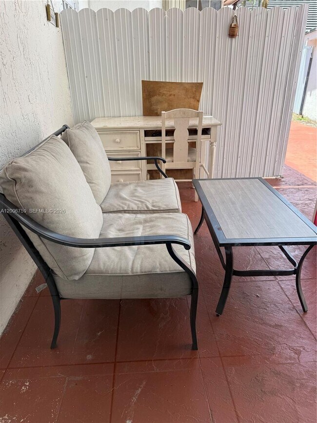 Building Photo - 9940 SW 146th Ct