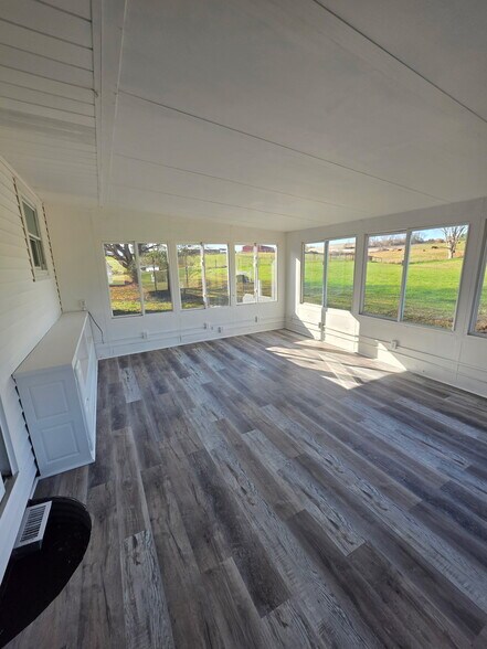 Building Photo - 3187 Licking Valley Rd