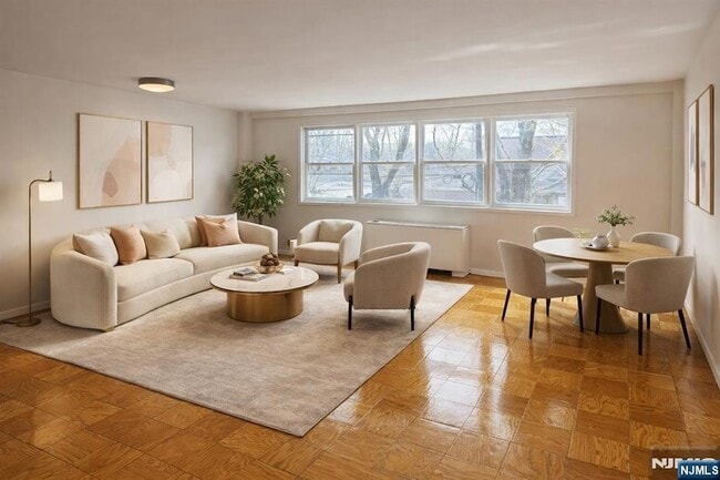 Building Photo - 39 E 39th St