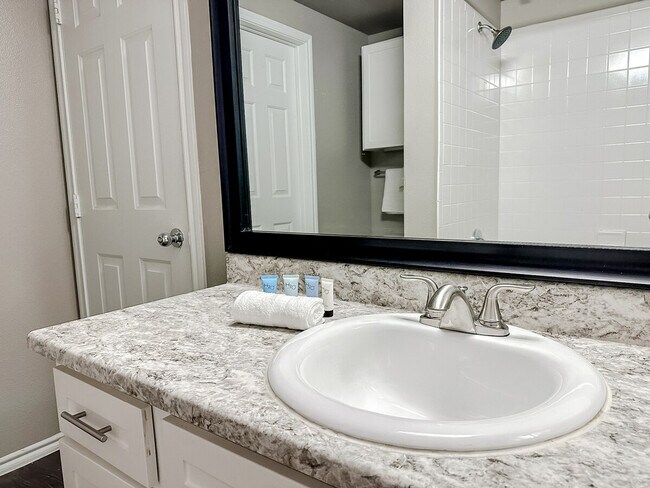 Building Photo - 6225 Saratoga Blvd