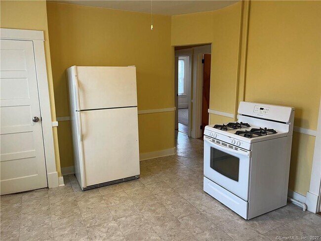 Building Photo - 119 Squire St