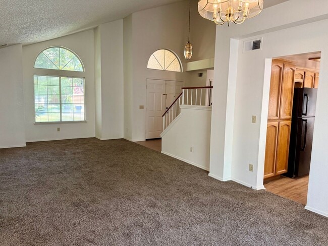 Building Photo - 4 Bed, 2.5 Bath Home with 3-Car Garage in Clovis Unified School District