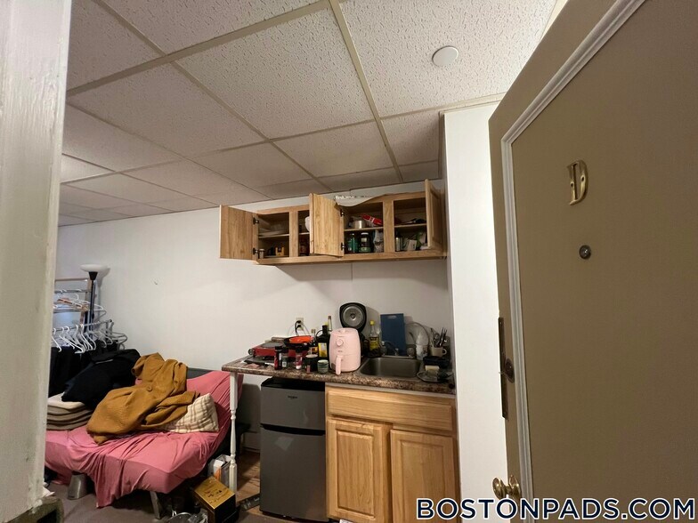 Building Photo - 405 Beacon St