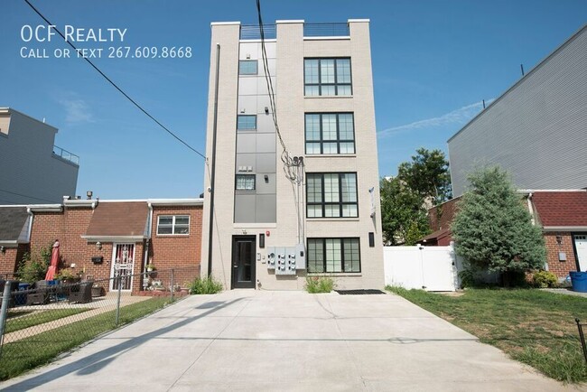 Building Photo - Two Bedroom Fairmount Apartment