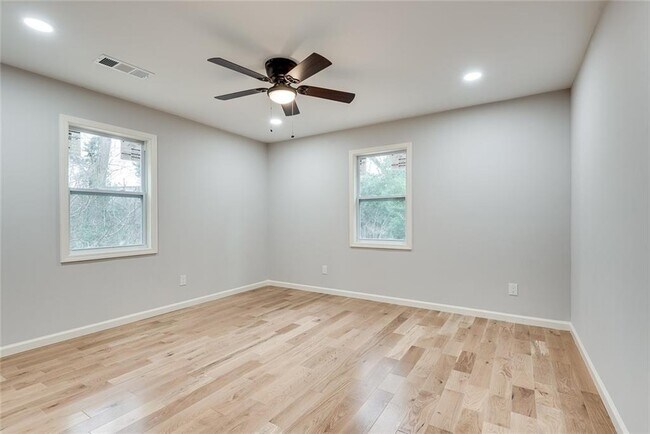 Building Photo - 2575 Barrylynn Dr