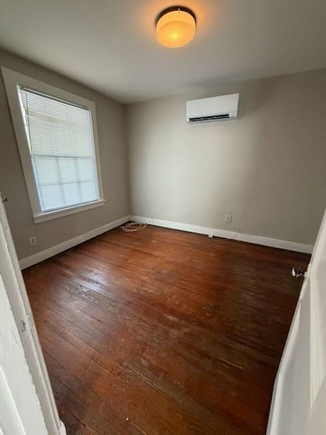 Building Photo - 2 bedroom Carytown Cottage