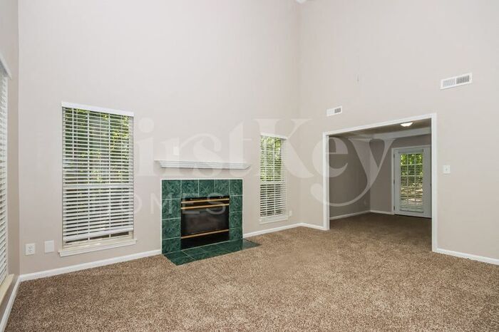 Building Photo - 2935 Canary Ct