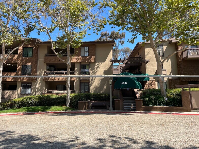 Building Photo - 8860 Villa La Jolla Dr