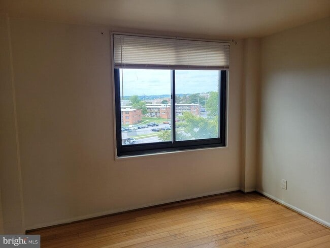 Building Photo - 3450 Toledo Terrace