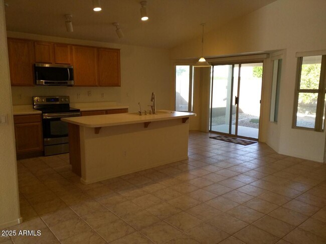 Building Photo - 1924 W Mockingbird Dr