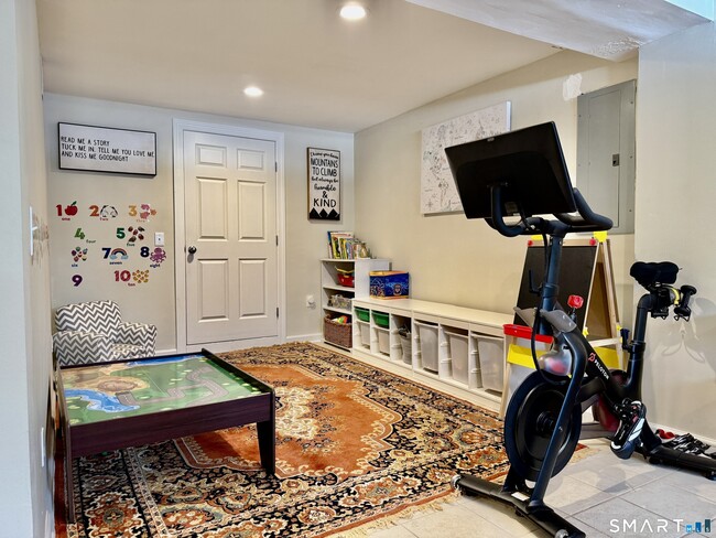 Building Photo - 23 Sleepyhollow Dr