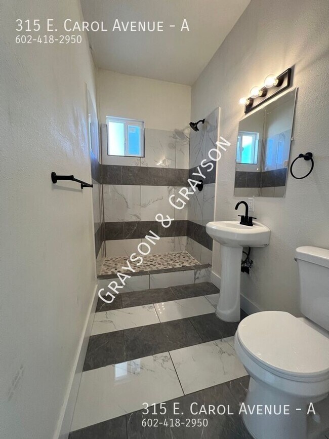 Building Photo - 315 E Carol Ave