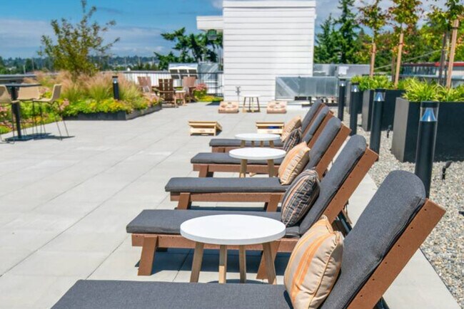 Building Photo - 2222 15th Ave W