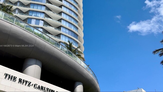 Building Photo - 15701 Collins Ave