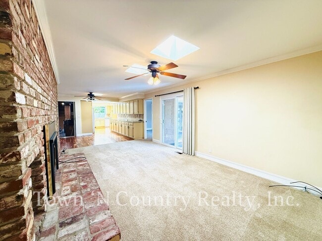 Building Photo - 22369 Ferdinand Ct