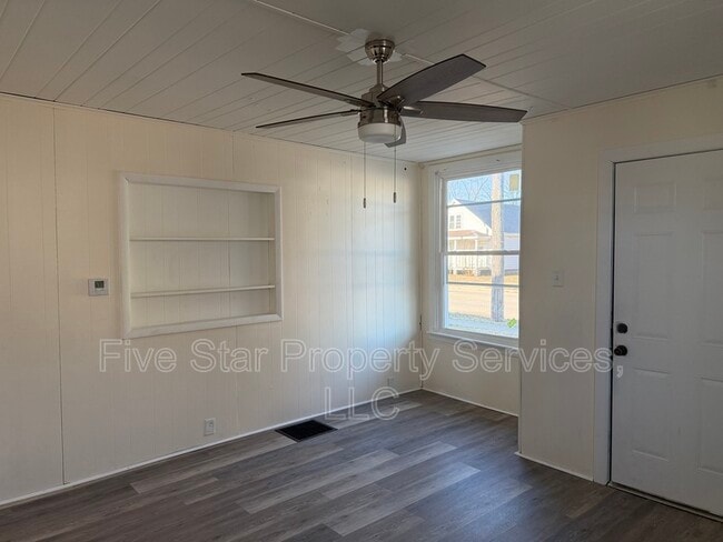 Building Photo - 930 N 11th St