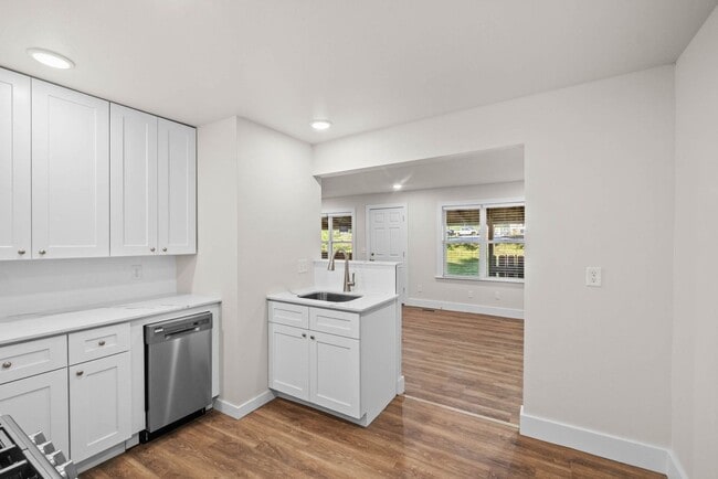Building Photo - Freshly Remodeled 2 Bed, 1 Bath Home with Large Yard – Elkins, AR