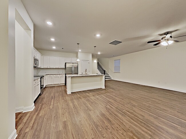 Building Photo - 312 Elmhurst Dr