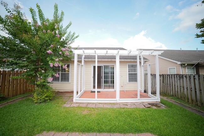 Building Photo - 1121 Mosswood Chase