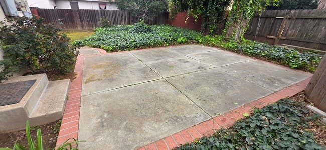 Building Photo - 3701 Laguna Way