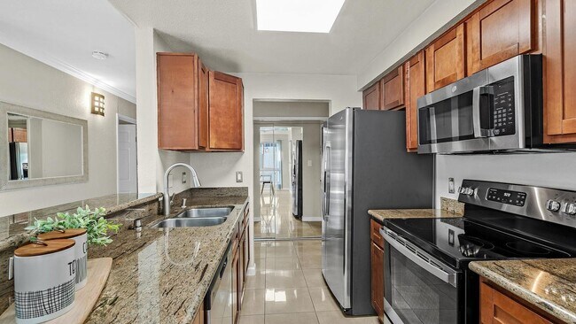 Building Photo - 66 Fairmount Ave