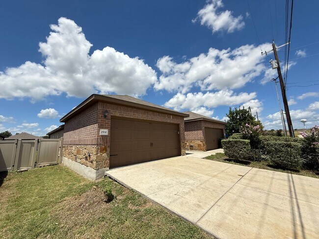 Building Photo - 2530-2532 Pahmeyer Rd
