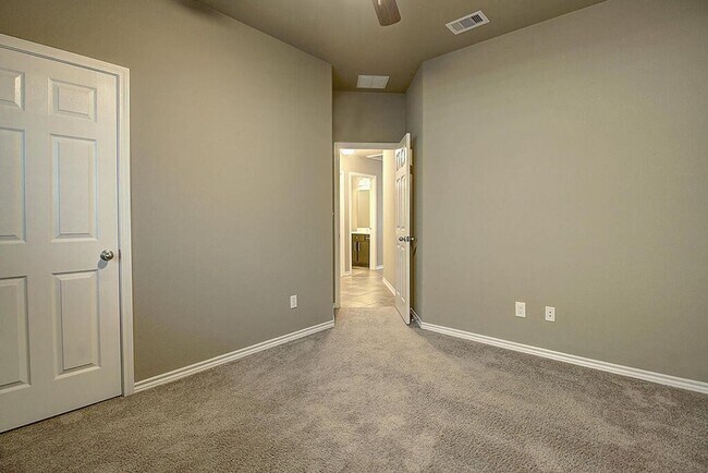 Building Photo - 7637 Cattlemen Dr