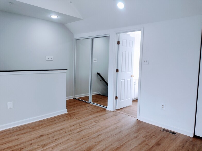 Building Photo - 12 Bailey Ln
