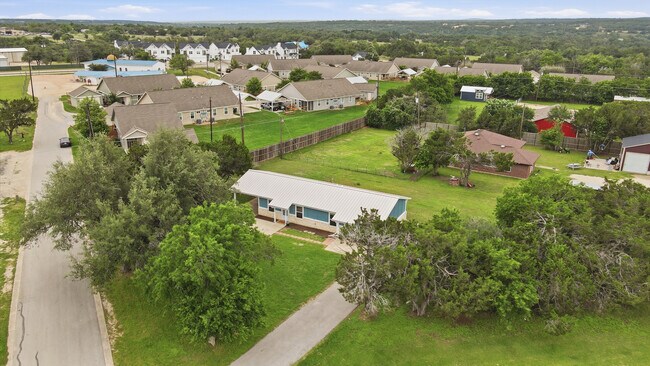 Building Photo - 102 Rose Dr