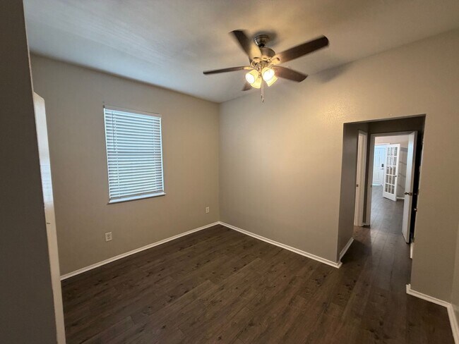 Building Photo - 3642 Fairmont Dr