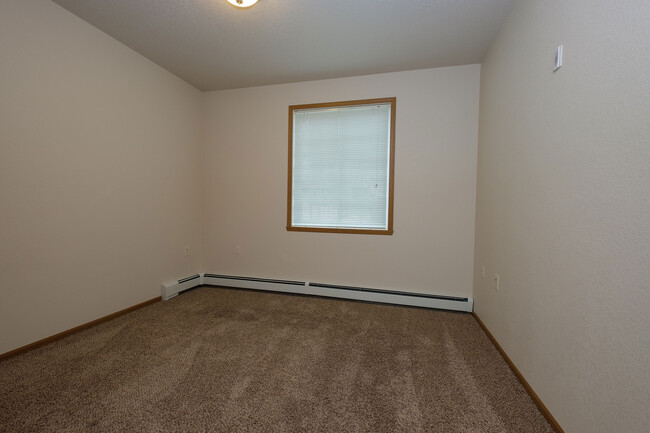 Fargo, ND North Sky Apartments | Bedroom - North Sky I