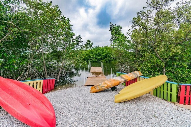 Building Photo - 2700 Cove Cay Dr