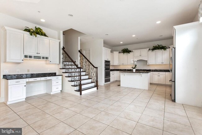 Building Photo - 8319 Quarry Manor Terrace