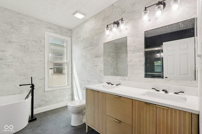 Building Photo - 2728 Carrollton Ave