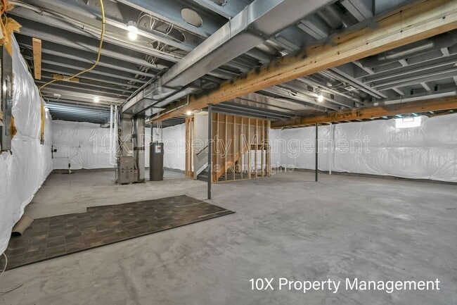 Building Photo - 592 Courtright Dr