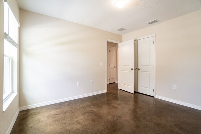 Building Photo - Beautiful 3/2 Energy Efficient 1 Story Att...