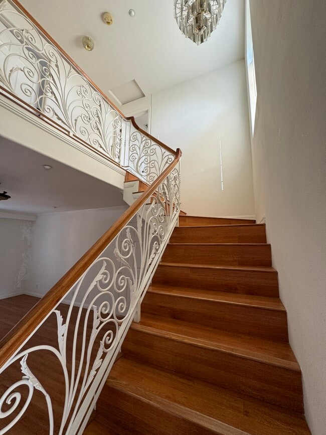 Building Photo - 923 Royal Oaks Dr