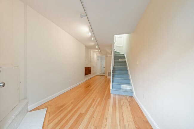Building Photo - 14 Snows Ct NW
