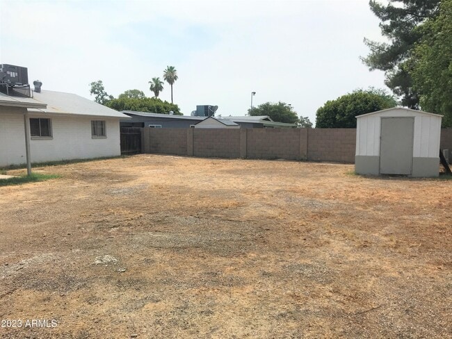 Building Photo - 2316 W Larkspur Dr